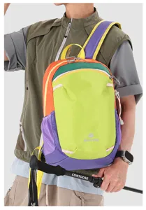 Bunter Outdoor-Rucksack für Reisen und Wandern, großer unisex Sport-Tagesrucksack.