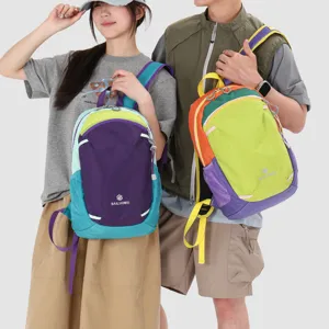Unisex großer Kapazität Colorblock-Rucksack für Outdoor-Reisen, Wandern und Sportaktivitäten.