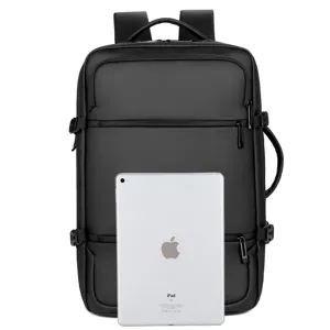 Zaino per laptop da lavoro nero di grande capacita con piu scomparti per viaggi e lavoro quotidiano.