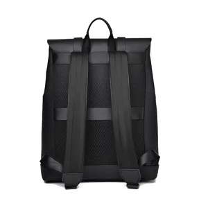 Minimalistische waterdichte zwarte rugzak, grote reistas voor casual dagelijks gebruik.