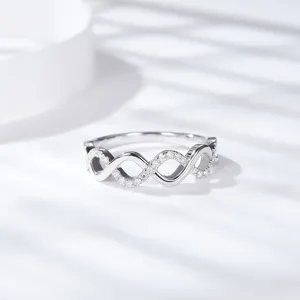 Moissanit Welle Kreuz Reihe Ring S925 Sterlingsilber Mikro Pavé Minimalistischer Ring Damen Echtschmuck