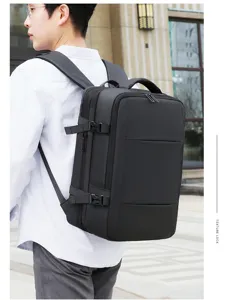 Multifunctionele uitbreidbare reisrugzak voor heren, detail van riemen en ritssluiting.