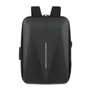 Schwarzer Hartschalen Anti-Diebstahl Rucksack mit Zahlenschloss für Business und Alltag.