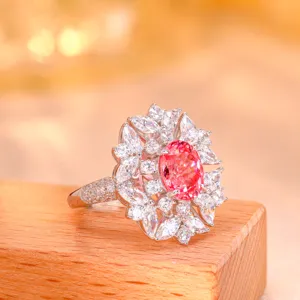Atemberaubender 925 Silberring mit 2kt ovalen Sonnenuntergang roten Stein und Zirkon.