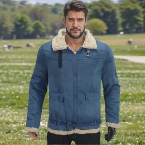 Detailansicht der dicken warmen Herren Wildlederjacke mit Pelzkragen und weichem Innenfutter.