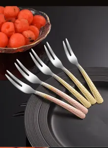 Edelstahl Kuchengabeln mit gehämmertem Griffdesign, perfekt für Desserts, Kuchen und Obst.