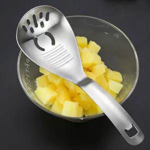 Cuillère Presse-Ail Multifonctionnelle en Acier Inoxydable Broyeur de Gingembre Quatre en Un Passoire de Cuisine Concasseur d'Aliments