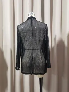 Veste blazer en tulle noir à sequins pour femmes, modèle slim à manches longues chic.