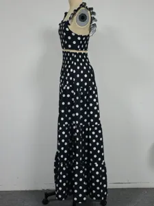 Schwarz-weiße Punktmuster zweiteiliges Set Damen Rüschen Träger Crop Top und Stufen Maxi Rock.