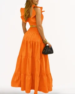 Attraktives orangefarbenes Rüschen-Crop-Top und gestufter Maxi-Rock zweiteiliges Set Sommer.