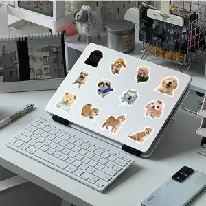 Adesivi realistici di cuccioli carini su un laptop per decorare tazze e quaderni.