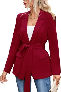 Chaqueta de blazer casual burdeos para mujer con elegante cinturón cruzado y solapa para otoño.