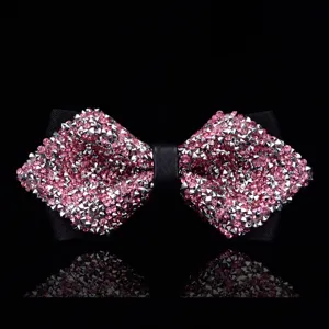 Detailansicht der funkelnden Strass-Fliege für Kinder, elegantes Party Performance Accessoire.