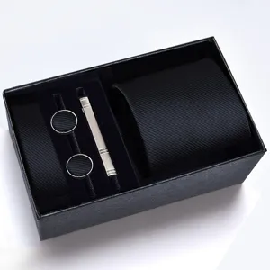 Conjunto de regalo de corbata negra de negocio para hombre con gemelos detalles.