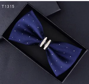 Elegante papillon blu scuro con strass da uomo, classico accessorio da sposa con scatola.