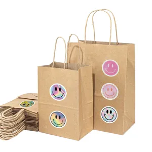Kraftpapier-Geschenktüten mit holografischen Smiley-Aufklebern für Partys und den Handel.