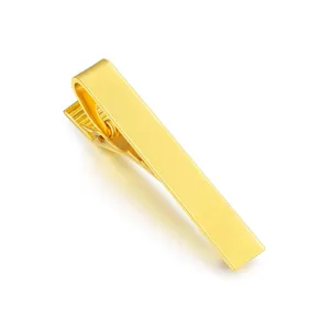 Pince à cravate courte en laiton doré, design métallique élégant et classique pour hommes.