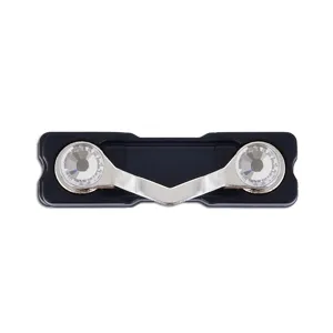 Magnetischer Brillenhalter Detailansicht, eleganter Strass Clip für sichere Aufbewahrung.