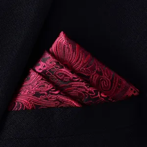 Rood zwart jacquard pochet detail opname, elegant heren pak accessoire zakdoek voor jasje.