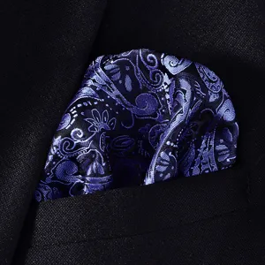 Mooie heren pak pochet, klassieke elegante blauwe paisley stof detailweergave foto.