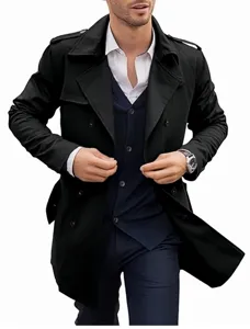 Dettaglio trench doppio petto con revers classici, maniche lunghe e vestibilità slim.