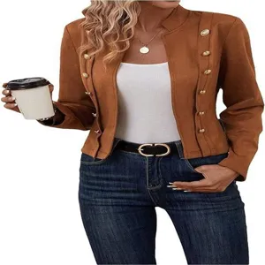Detailaufnahme der braunen Damen Wildlederoptik Jacke mit vintage Metallknöpfen.