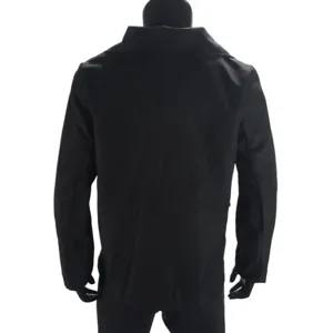Vue arrière d'un blazer veste femme noir classique, détail de manteau de travail professionnel.
