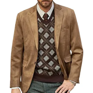 Herren Vintage Freizeit Wildleder Blazer Jacke mit Argyle Pullover Weste und Hemd.