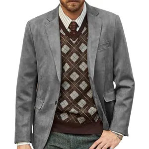Lässiger Herren Blazer Anzugjacke kombiniert mit Pullover Weste für den Alltag.