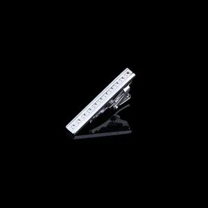 Zilveren korte dasclip voor heren, stijlvolle metalen stropdas speld met vierkante decoratie.
