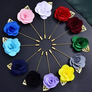 Élégant ensemble de broches roses en tissu, boutonnière parfaite pour mariage et fête.