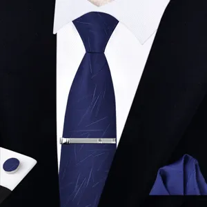 Conjunto corbata azul hombre con pinza de corbata gemelos y pañuelo para bodas.