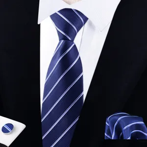Σετ μπλε ριγέ γραβάτας με φερμουάρ με ασορτί ποσσέτ και μανισετόκουμπτα.