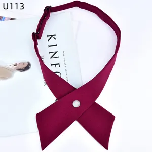 Cravatta a croce bordeaux tinta unita per uniformi JK, elegante accessorio in stile college.
