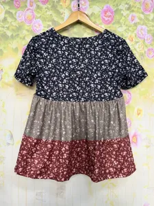 Women's floral colorblock short sleeve V-neck casual summer top blouse detailed view.