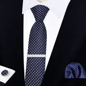 Ensemble de cravate skinny bleue à pois pour homme avec pochette boutons de manchette.