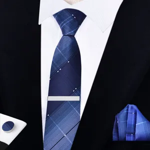 Ensemble cravate homme bleu carreaux avec pochette pince a cravate boutons de manchette