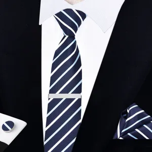 Ensemble cravate slim rayée pour homme avec pochette boutons de manchette mariage affaires.