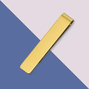 Detailaufnahme des eleganten goldenen Edelstahl Krawattenklammer und Geldscheinklammer Artikels.