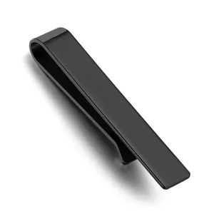 Eleganter schwarzer Krawattenclip und Geldklammer aus Edelstahl im Detail, ideal für Business.