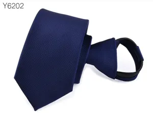 Moderna corbata azul oscura con practica cremallera estilo estrecho tela elegante vista