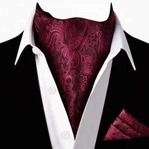 Heren bordeauxrode paisley ascot halsdas en pochet set voor formeel vintage kostuum.