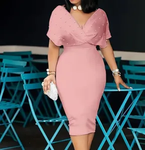 Elegantes kurzärmliges V-Ausschnitt Midi-Kleid in Rosa mit Perlen für Damen urbaner Stil