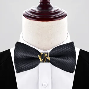 Farfalla nera da uomo con fibbia in metallo a foglia d'oro, elegante accessorio da matrimonio.