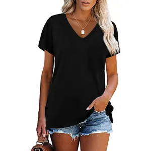 Vista detallada camiseta negra casual de cuello V manga corta con bolsillo para verano.