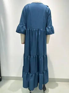 Damen Vintage blaues gestuftes Maxikleid mit langen Ärmeln und bequemer Passform.