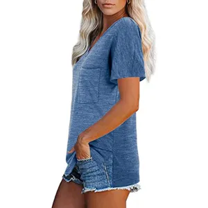 Camiseta casual de mujer con cuello en V manga corta bolsillo liso y abertura lateral.
