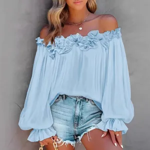 Chic top azzurro chiaro con spalle scoperte e volant a maniche lunghe, stile vacanza.