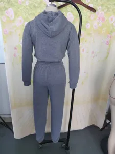Ensemble survêtement femme sweat à capuche molletonné et pantalon gris hiver casual