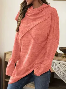 Detailansicht des lässigen Damen Langarmshirts mit Wasserfallkragen und asymmetrischem Saum.